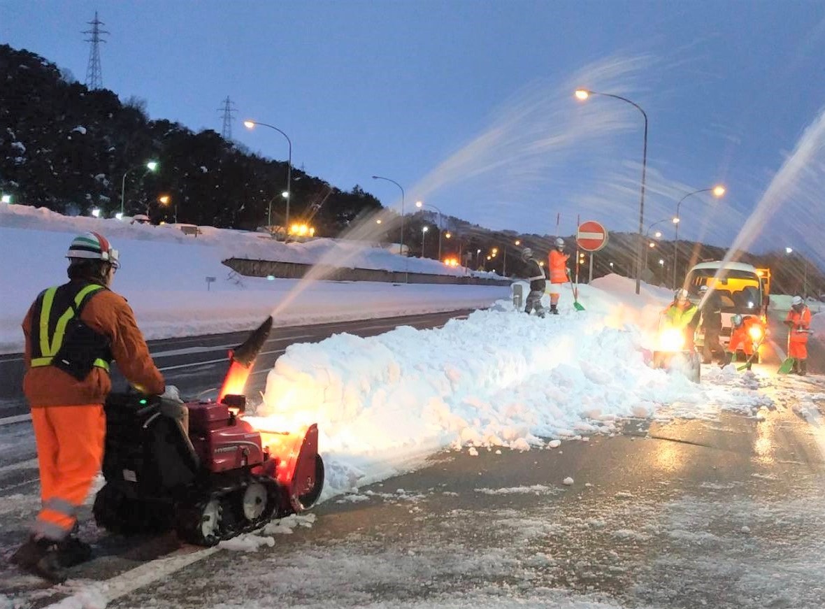令和3年1月新潟豪雪災害に対する緊急雪氷作業-2