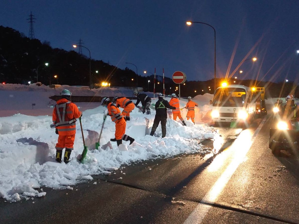 令和3年1月新潟豪雪災害に対する緊急雪氷作業